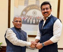 Col. Rajyavardhan Singh Rathore interacting with citizens during Park Samvad 2026.