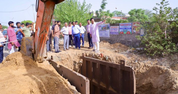 Col. Rajyavardhan Rathore inspecting a local library construction site and interacting with ward residents during a development review.
