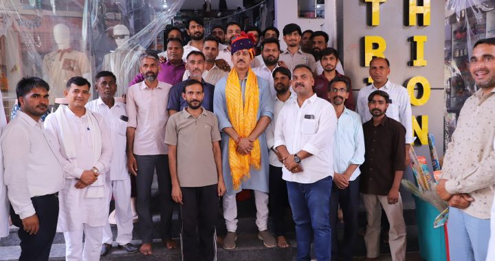Rajasthan Industry Minister Col. Rajyavardhan Singh Rathore inspecting local retail shops and listening to trader grievances in Jhotwara, Jaipur.