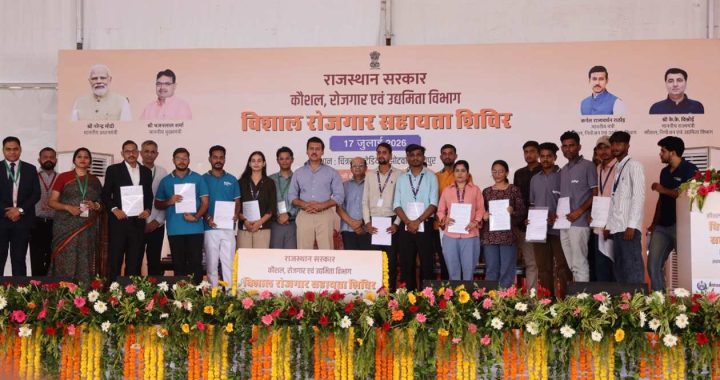 Col. Rajyavardhan Rathore interacting with youth during an employment initiative creating 1,321 job opportunities in Rajasthan