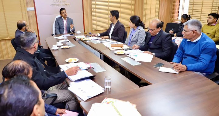 Rajyavardhan Rathore interacting with residents about Jhotwara development