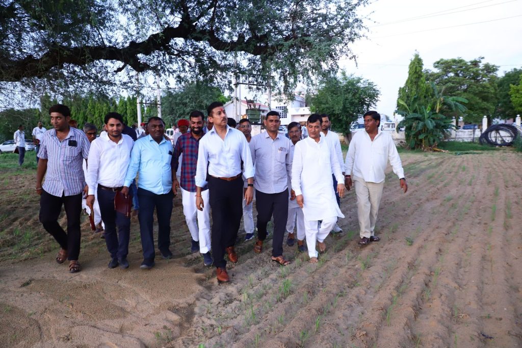 Rajyavardhan Singh Rathore interacting with citizens during Jan Samvad
