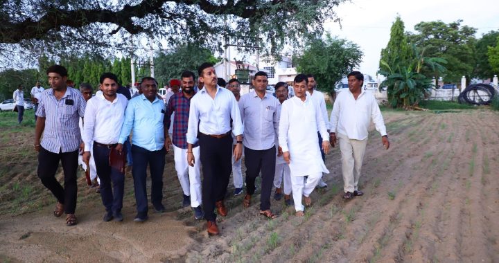 Rajyavardhan Singh Rathore interacting with citizens during Jan Samvad
