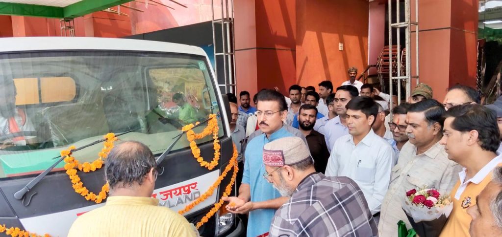 कर्नल राज्यवर्धन राठौड़ ने झोटवाड़ा में जेटिंग मशीन को दिखाई हरी झंडी