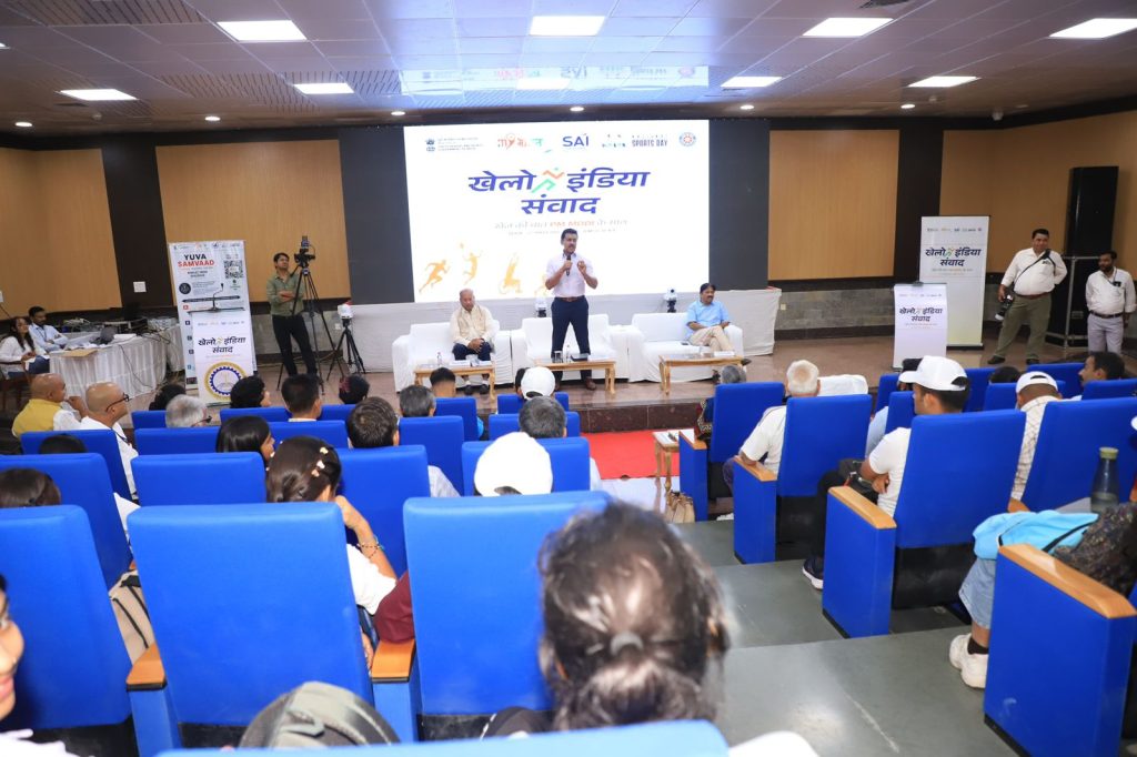 कर्नल राज्यवर्धन राठौड़ MNIT में युवाओं से संवाद करते हुए