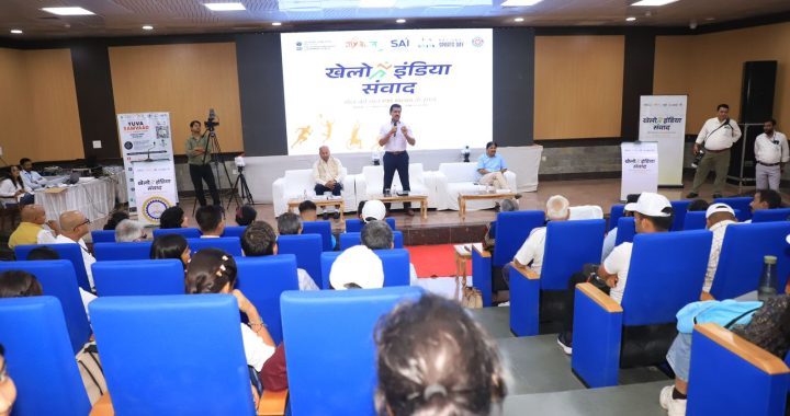 कर्नल राज्यवर्धन राठौड़ MNIT में युवाओं से संवाद करते हुए